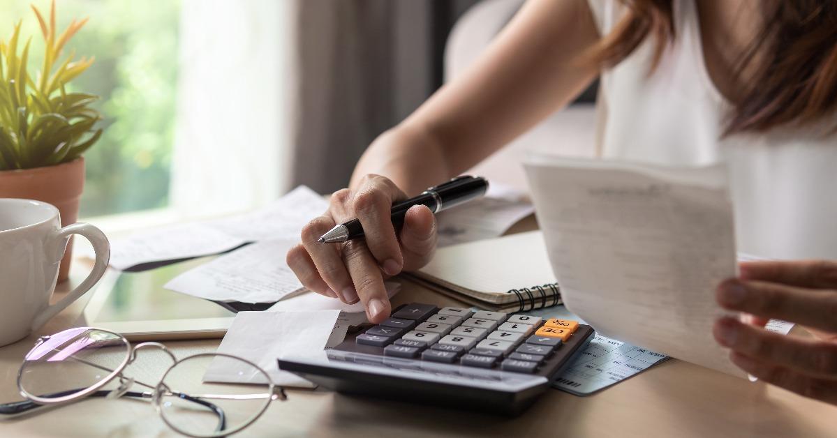 stressed_young_woman_checking_bills